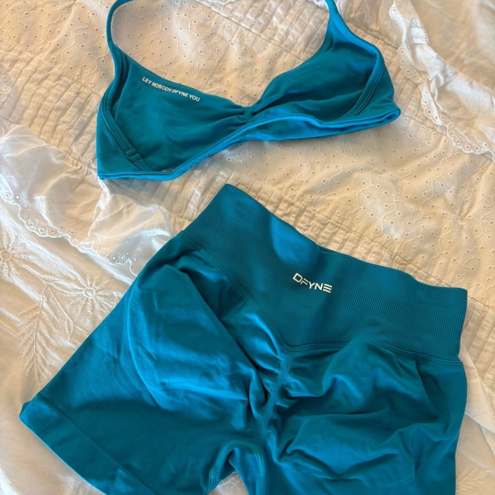 DFYNE teal workout set - shorts and sports bra
